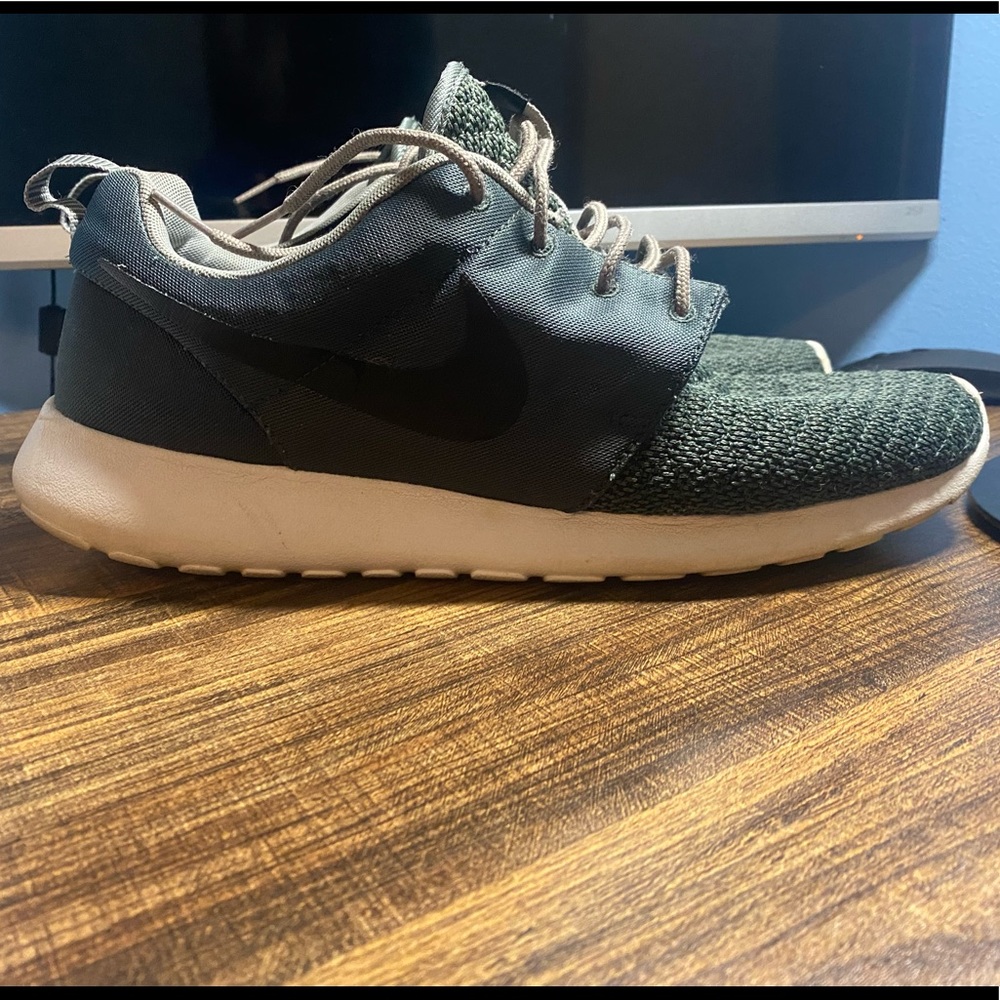 Nike Roshe Run. Size 11.5/PreOwned.